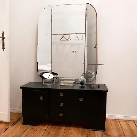 Artistic Apartment *
