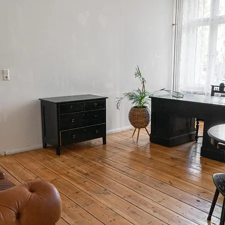 Artistic Apartment *