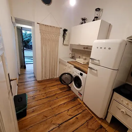 Artistic Apartment *